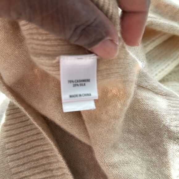 St. John V-Neck Tan Cashmere & Silk Swearer S - Picture 8 of 8